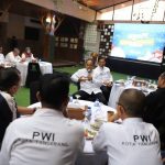 Pemkot Tangerang terus berkomitmen meningkatkan sinergitas bersama seluruh lapisan masyarakat, termasuk insan pers dan media di Kota Tangerang. Perdana kali digelar, kegiatan ini dibungkus secara khusus bertajuk “NGOPI” (Ngobrol Bareng Pj dan Insan Pers).