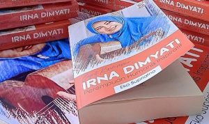 Foto istimewa Buku biografi yang mengisahkan perjalanan kepemimpinan Ibu Irna Narulita Dimyati, Bupati Kabupaten Pandeglang.*
