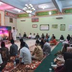 Warga Kampung Muncung Kelurahan Sumur Pecung Kota Serang menggelar acara halal bihalal idulfitri 1446 Hijriah yang dilaksanakan di Masjid Rodatul Amin/ foto Dien Kasep