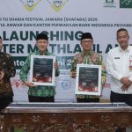 Penyerahan Surat Keputusan (SK) Halal Center Mathla'ul Anwar dan penyerahan simbolis Akreditasi Lembaga Pemeriksa Halal (LPH) Mathla'ul Anwar oleh BPJPH pada Launching Halal Center Mathla'ul Anwar.*//Foto istimewa