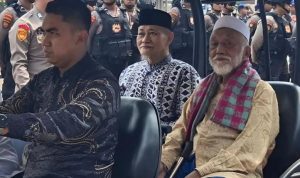 Abuya Muhtadi Dimyathi dan KH. Embay Mulya Syarief dalam salah satu acara.//Foto istimewa