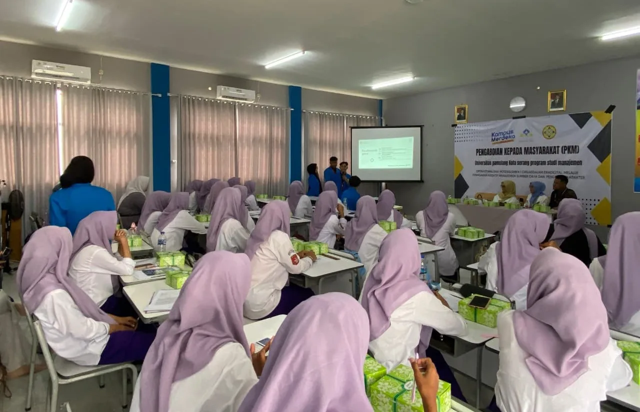 sosialisasi strategi pemasaran Suasana penyampaian pada kegiatan sosialisasi strategi pemasaran untuk menumbuhkan jiwa entrepreneurship bagi siswa SMK Negeri 1 Ciruas yang dilakukan oleh Mahasiswa Program Studi Manajemen Universitas Pamulang (UNPAM) PSDKU Kampus Kota Serang.//Foto istimewa