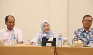 Bupati Serang Ratu Rachmatuzakiyah (tengah)