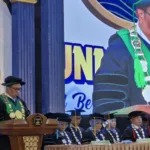 Rektor UNMA, Prof. Dr. Andriansyah, M.Si., menyampaikan sambutan pada Wisuda ke-33 Universitas Mathla’ul Anwar Banten. Menegaskan komitmen UNMA dalam mencetak generasi digital berkarakter Islam.//Foto istimewa