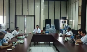 Rapat koordinasi Dinas Pemuda Olahraga dan Pariwisata Kabupaten Serang dengan berbagai pihak untuk menyambut libur natal 2025 dan tahun baru 2026 di Aula Disporapar Kabupaten Serang, pada Rabu 3 Desember 2025.//Foto Istimewa