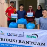 Tim Qudwah Care bersama relawan menyalurkan bantuan kepada penyintas bencana banjir dan tanah longsor sebagai bentuk kepedulian dan solidaritas kemanusiaan.//Foto istimewa
