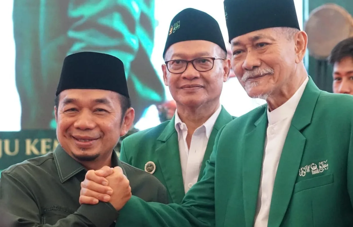 KH Jazuli Juwaini sebagai Ketum PB Mathla’ul Anwar, bersama Kiai Embay Mulya Sjarief sebagai Ketua Majelis Amanah 2026–2031.//Foto istimewa