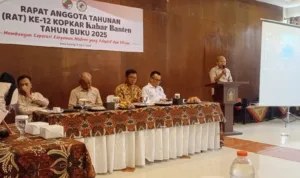 RAT1 Rapat Anggota Tahunan (RAT) Kopkar Kabar Banten yang dihadiri ketua Dekopinwil Banten, serta pejabat dari Dinkop Banten dan hampir seluruh anggota Kopkar