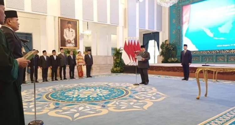 Presiden RI Prabowo Subianto melantik sejumlah menteri dan wakil menteri baru di Istana Negara, Jakarta.*//Foto istimewa