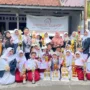 Ferra Hasmawati foto bersama dengan para juara dan para guru pendamping di Oemah Bunda.//Foto istimewa
