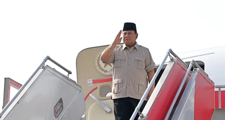 Presiden RI Prabowo Subianto saat akan bertolak ke Filipina menghadiri Konferensi Tingkat Tinggi (KTT) ASEAN ke-48 di Cebu.*//IST