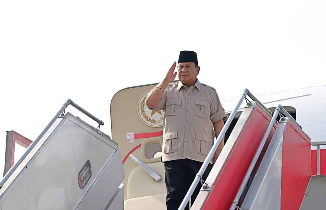 Presiden RI Prabowo Subianto saat akan bertolak ke Filipina menghadiri Konferensi Tingkat Tinggi (KTT) ASEAN ke-48 di Cebu.*//IST