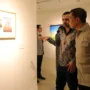 Menteri Kebudayaan Republik Indonesia Fadli Zon saat mengapresiasi salah satu karya yang dipamerkan dalam Pameran Seni Rupa Uruguay "Panoramica" di Galeri Nasional Indonesia.*//Foto istimewa
