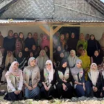Foto istimewa Mahasiswa KKN Kelompok 13 UNMA Banten melakukan observasi terhadap potensi hasil pertanian dan kerajinan pahat kayu warga di Desa Curugciung, Kecamatan Cikeusik, Kabupaten Pandeglang.*