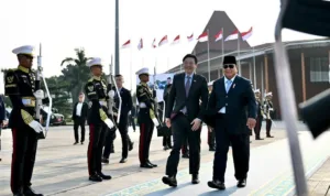 Presiden Republik Indonesia Prabowo Subianto secara langsung mengantar keberangkatan Perdana Menteri Singapura Lawrence Wong menuju Pangkalan TNI AU Halim Perdanakusuma, Jakarta, pada Senin, 6 Juli 2026.*//Foto istimewa