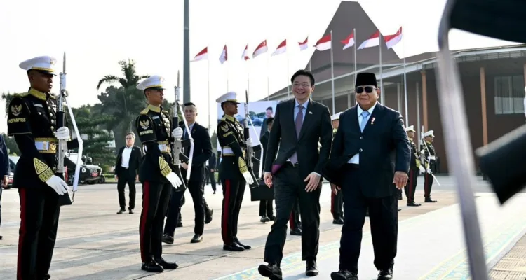 Presiden Republik Indonesia Prabowo Subianto secara langsung mengantar keberangkatan Perdana Menteri Singapura Lawrence Wong menuju Pangkalan TNI AU Halim Perdanakusuma, Jakarta, pada Senin, 6 Juli 2026.*//Foto istimewa