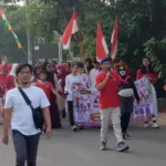 Warga Taman Banten Lestari RT 01 menutup kegiatan bulan Agustus idengan mengadakan jalan sehat, senam dan juga bagi bagi hadiah.*//Foto Gito Waluyo