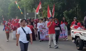 Warga Taman Banten Lestari RT 01 menutup kegiatan bulan Agustus idengan mengadakan jalan sehat, senam dan juga bagi bagi hadiah.*//Foto Gito Waluyo