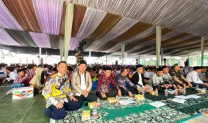 Suasana puncak acara Milad ke-80 Yayasan Madrasah Tanwiriyyah Cianjur dengan tema “Bakti Bertumbuh, Asa Berlabuh”, yang di hadiri Bupati Cianjur Mohammad Wahyu Ferdian dan Pangdam III/Siliwangi Mayor Jenderal TNI Kosasih.//Foto istimewa