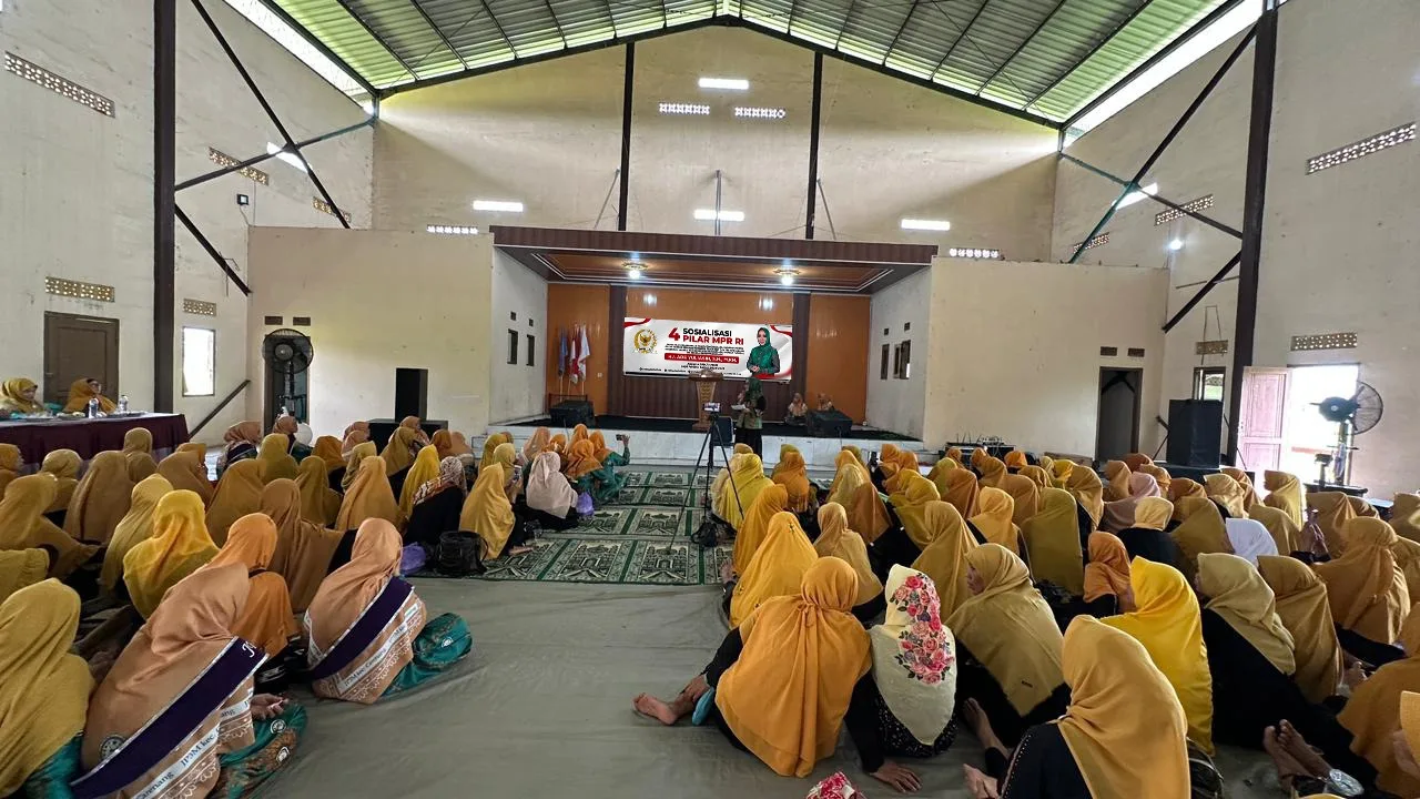 Ade Yuliasih, DPD RI Perwakilan Banten menyampaikan materi Empat Pilar MPR RI.