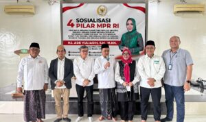 Anggota DPD RI Perwakilan Banten Ade Yuliasih foto bersama dalam rangkaian sosialisasi 4 Pilar MPR RI.