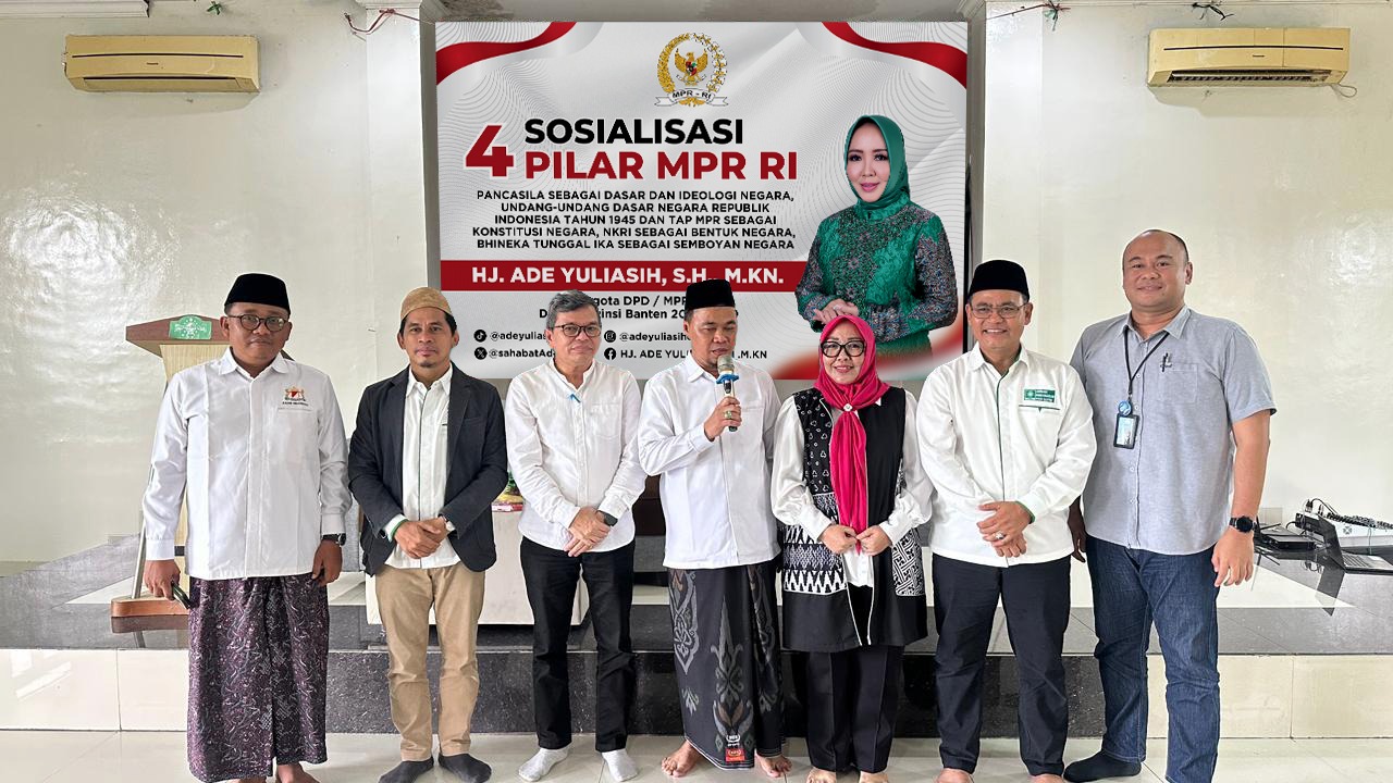 Anggota DPD RI Perwakilan Banten Ade Yuliasih foto bersama dalam rangkaian sosialisasi 4 Pilar MPR RI.