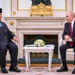 Presiden Republik Indonesia, Prabowo Subianto berbincang bersama Presiden Federasi Rusia, Vladimir Putin.//Foto istimewa