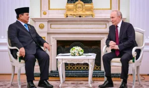 Presiden Republik Indonesia, Prabowo Subianto berbincang bersama Presiden Federasi Rusia, Vladimir Putin.//Foto istimewa